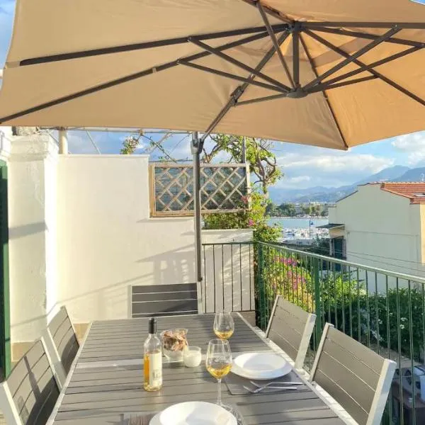 The White Sail - Mondello Apartment with Terrace - casa di vincenzo e andrea，位于蒙德罗的酒店