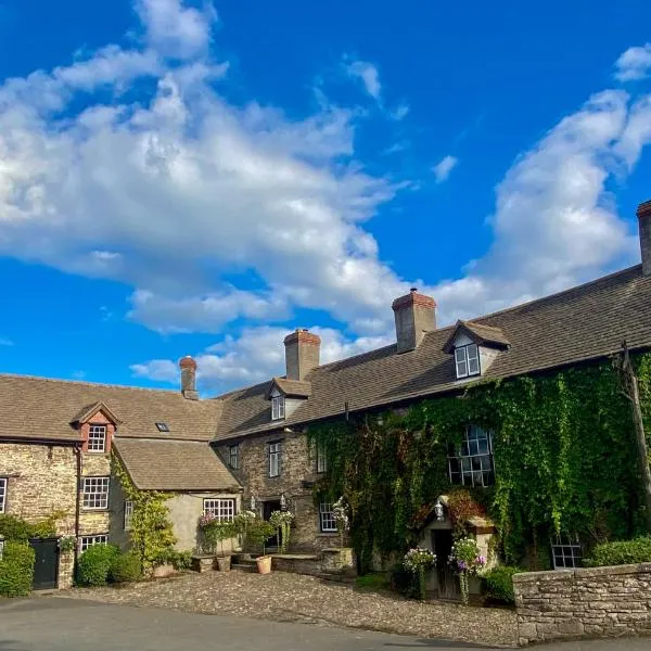 Three Cocks Hotel，位于Llanigon的酒店