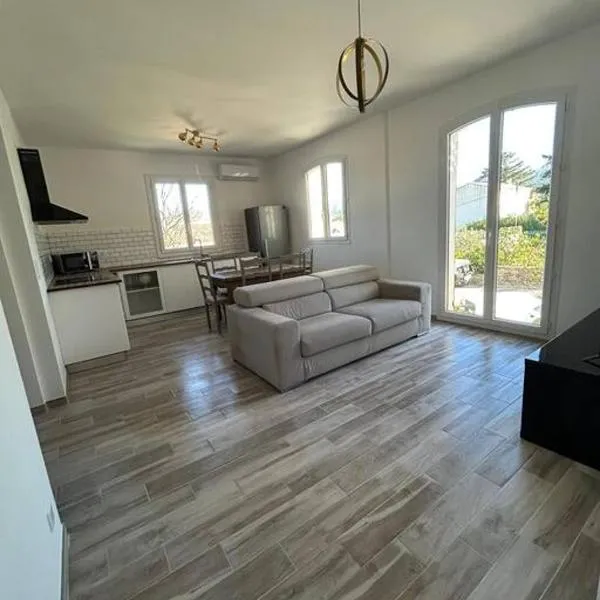Appartement entre mer et montagne avec beau jardin，位于卡伦扎纳的酒店
