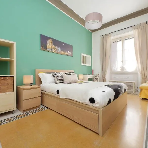CASA GIULIANA - 3BR 2BATH, 2nd floor of historic mansion with lift and doorman, comfortable, chic, family friendly, 600 meters from Vatican & Ottaviano metro, quietest area of P R A T I wealthy, secure, accessible district - Warm guest care in 4 languages，位于罗马的酒店