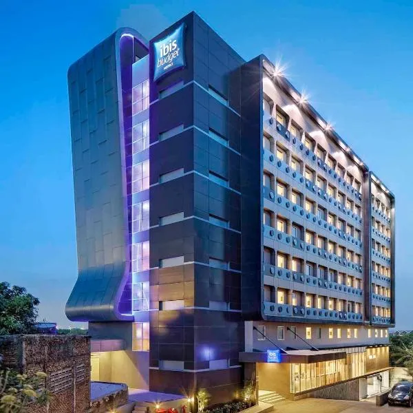 雅加达机场宜必思快捷酒店，位于当格浪的酒店