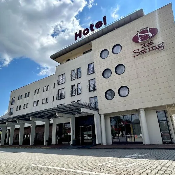 秋千酒店，位于Giebułtów的酒店
