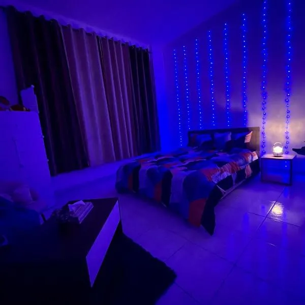 Stress-Free Cozy Private Room - heart of the city，位于阿布扎比的酒店