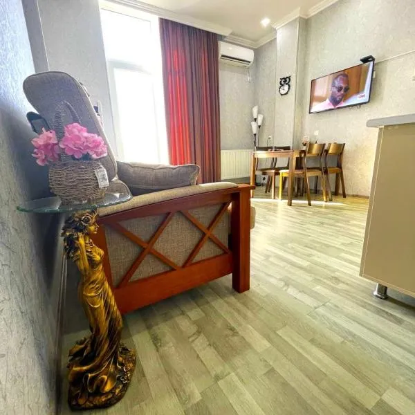 Kate's cozy apartment，位于库塔伊西的酒店
