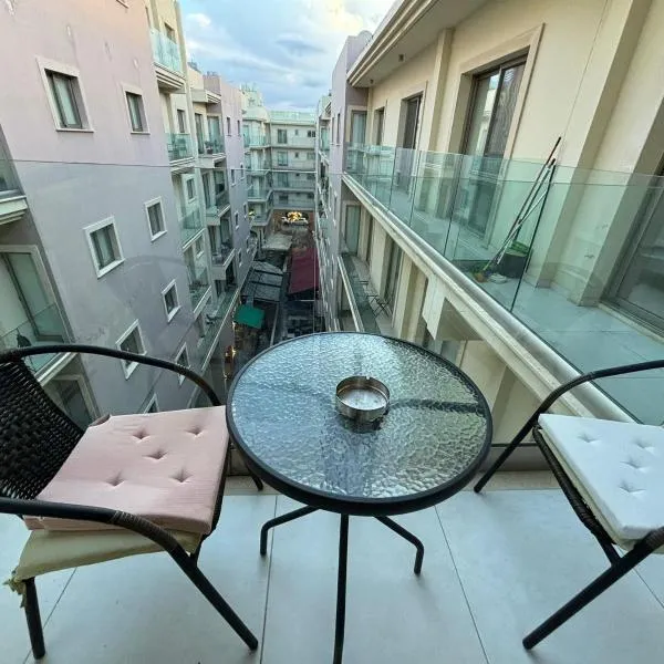 Central Large Apt Next to the Beach，位于拉纳卡的酒店