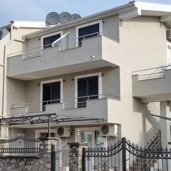 Apartments Ljubica Tivat，位于蒂瓦特的酒店