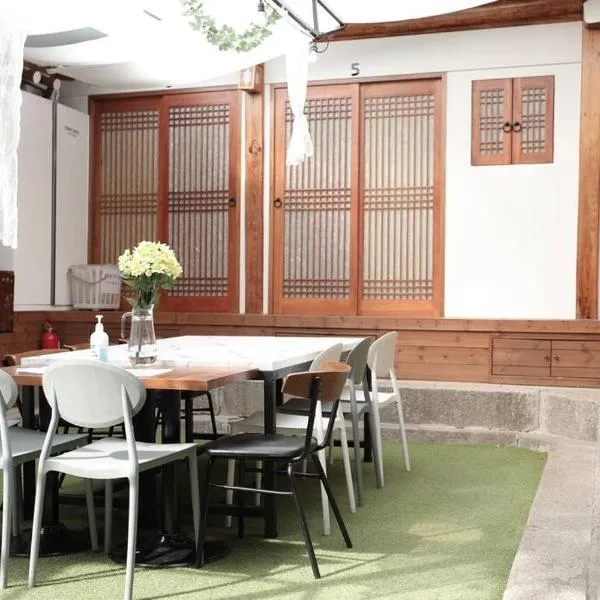 Bibimbap Hanok Guesthouse Gyeongbokgung，位于首尔的酒店
