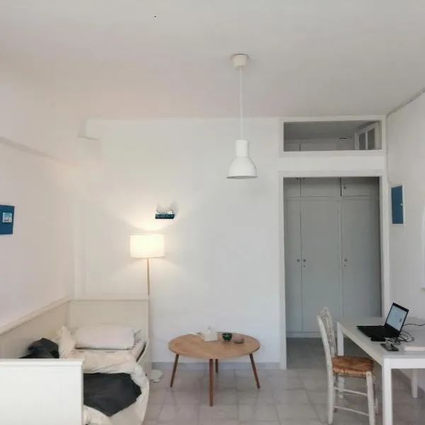 Renovated apartment in the heart of Paroikia.，位于帕罗斯岛的酒店