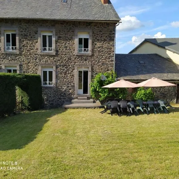 Gite au sein du Parc des Volcans d'Auvergne, tous commerces à pied，位于Neussargues-Moissac的酒店