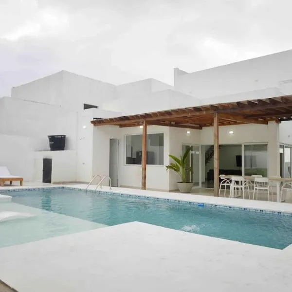 Espectacular casa en oferta con piscina privada y vista al mar，位于Sabanilla的酒店