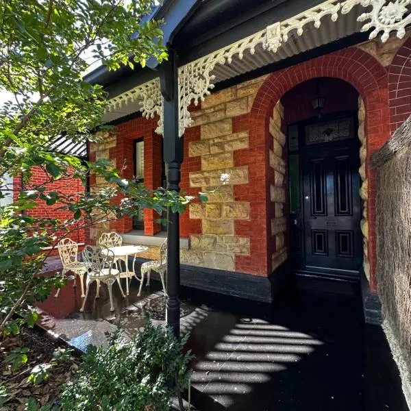 HAVEN: Stunning Unley *history*location*charm 3bd，位于West Richmond的酒店