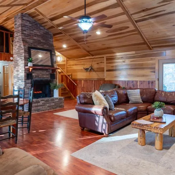 Kentucky Lake Retreat，位于Dover的酒店