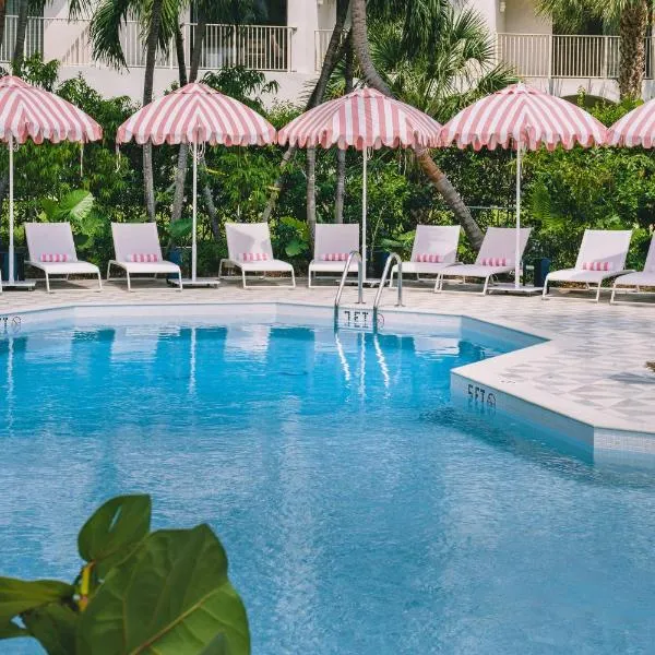 Hampton by Hilton Grand Cayman Seven Mile Beach，位于Brinkleys的酒店