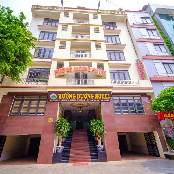 老街胡恩敦酒店，位于Pho Mới的酒店