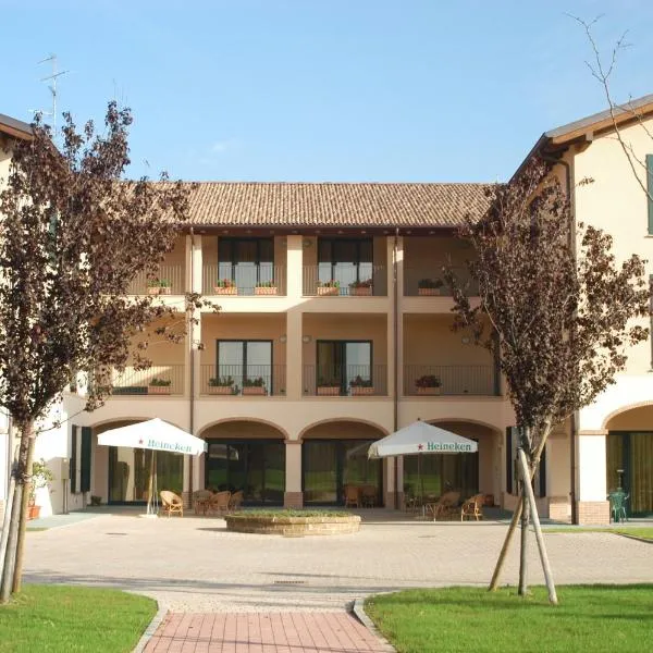 康特沃尔德酒店，位于Montechiarugolo的酒店