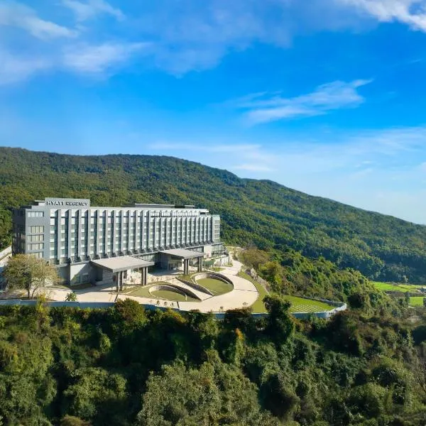 Hyatt Regency Dehradun Resort and Spa，位于德拉敦的酒店