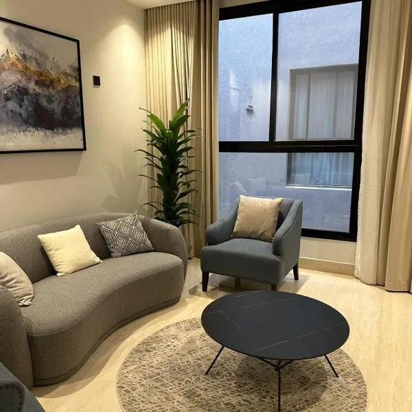 Modern 2-Bedrooms apartment with dining & living room شقه فندقيه فاخره في الملقا - نظام دخول ذاتي，位于Al ‘Ammārīyah的酒店