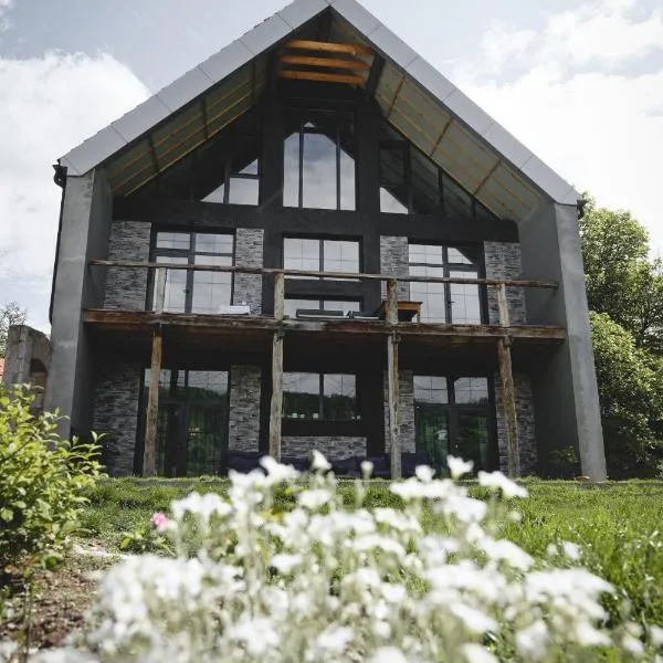 Debed Life CoLiving and Retreat，位于Debed的酒店