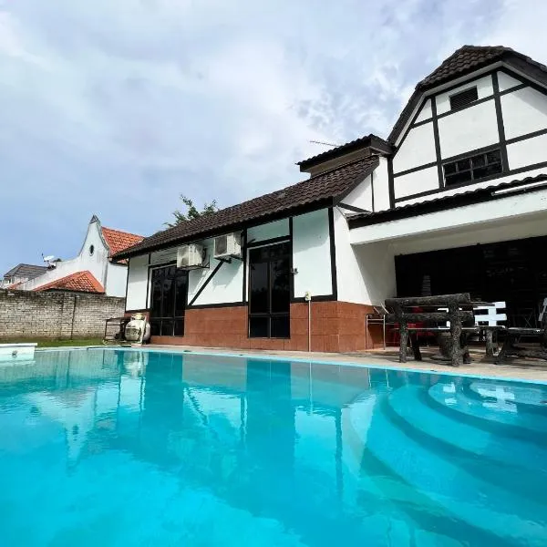 Private Pool Villa Lot 872 - Fong Homestay，位于Kampong Alor Gajah的酒店