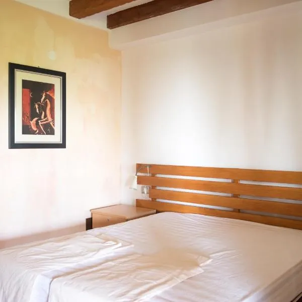 Private Room close to Beautiful Parma，位于Montechiarugolo的酒店