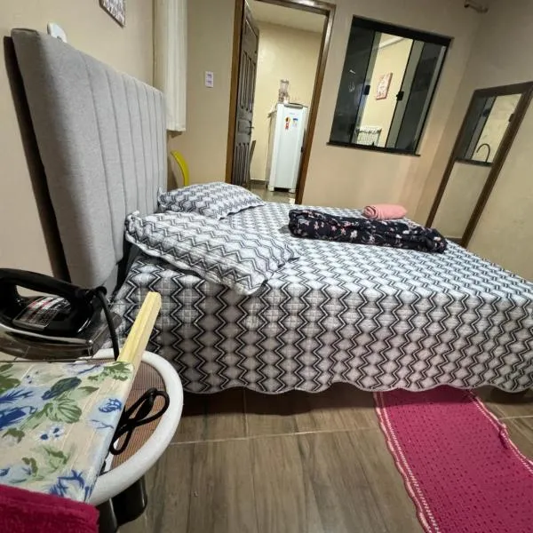 Espaço inteiro - Quarto e cozinha，位于Itaituba的酒店