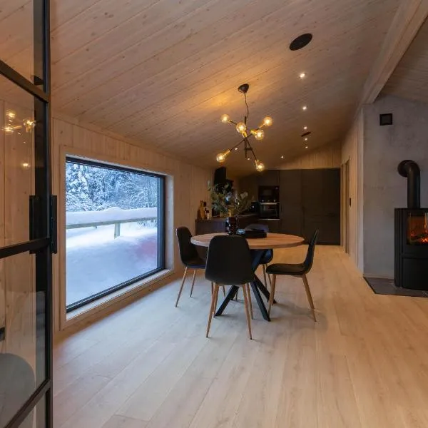 High standard cabin in a quiet area in the bossom of nature near Flå，位于Haglebu的酒店