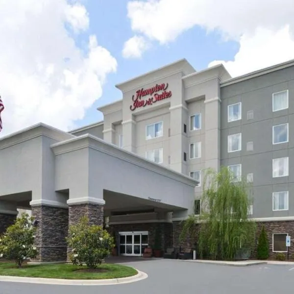 Hampton Inn & Suites Greensboro/Coliseum Area，位于格林斯伯勒的酒店