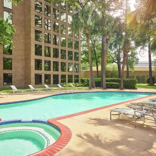 休斯敦洲际机场希尔顿逸林酒店，位于休斯顿的酒店