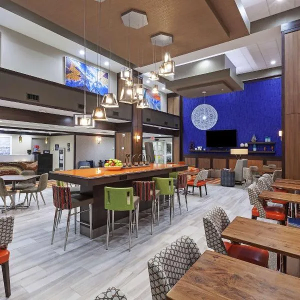 乔治·布什洲际机场汉普顿套房酒店，位于休斯顿的酒店