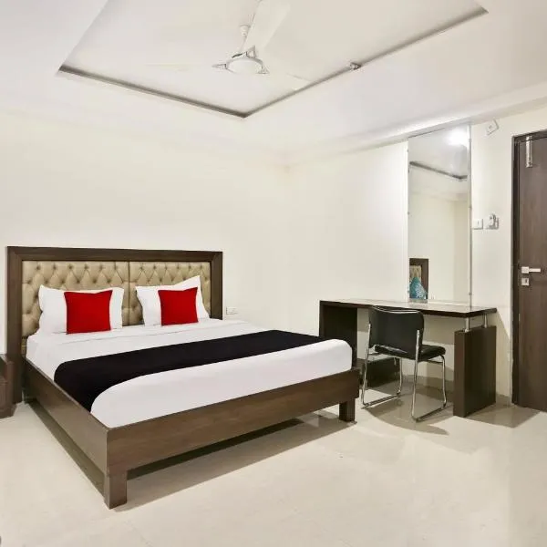 Capital O Halcyon Deccan Inn Near Shilparamam，位于Kondapur的酒店