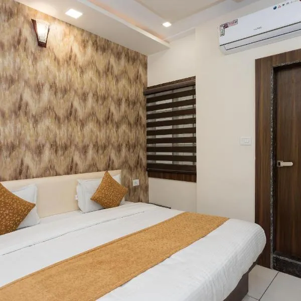 OYO Flagship Hotel Shri Vilas，位于Naiāpura的酒店