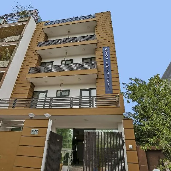 OYO Townhouse 1055 Hotel Rumaisa，位于Indirapuram的酒店