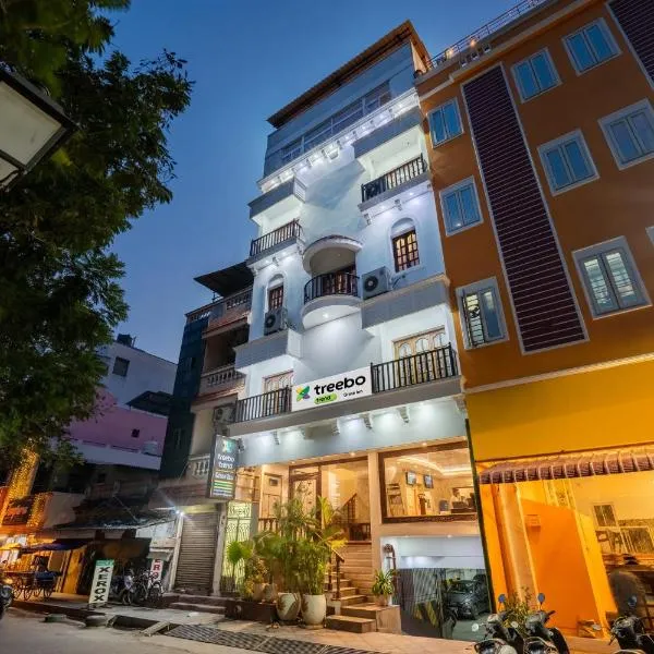 Treebo Grace Inn, 3 Min Walk From Promenade Beach，位于蓬蒂切里的酒店