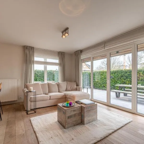 Beautiful beach-appartment between Knokke & Bruges，位于泽布吕赫的酒店