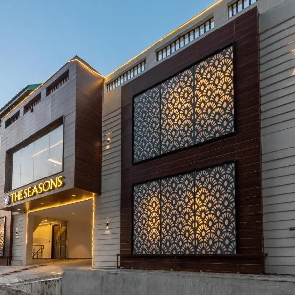 The Seasons Dalhousie - Best Valley View & Mountain View AC Hotel in Dalhousie，位于戴尔豪斯的酒店