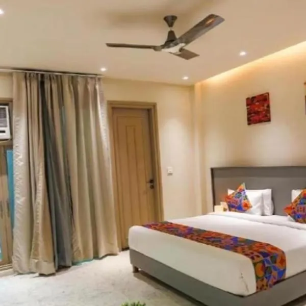 HOTEL GLOBAL CORPORATE NOIDA，位于加济阿巴德的酒店