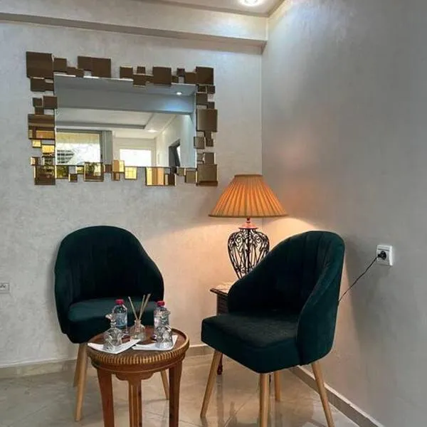 Luxury suite Benslimane，位于Aïn Sferjila的酒店