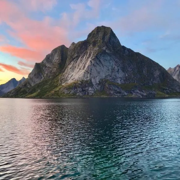 Reinefjorden Lodge，位于雷讷的酒店