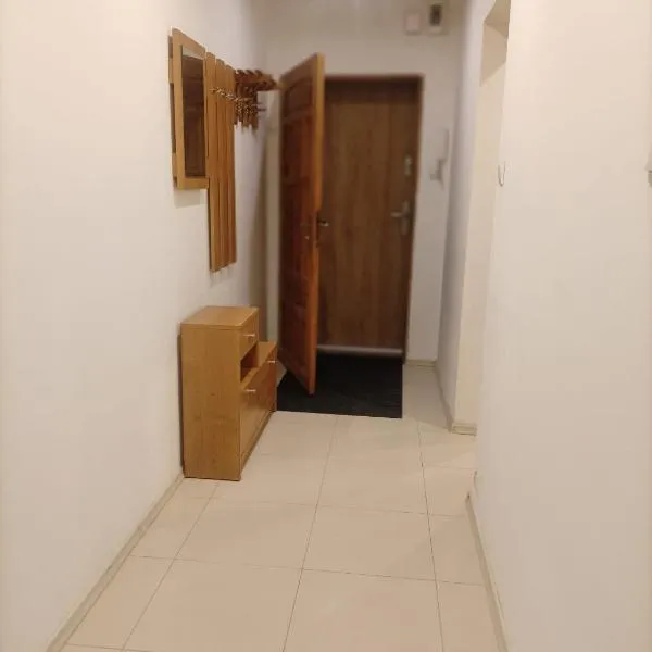 APARTAMENT NAD JEZIORKIEM KĘTRZYŃSKIM，位于Karolewo的酒店