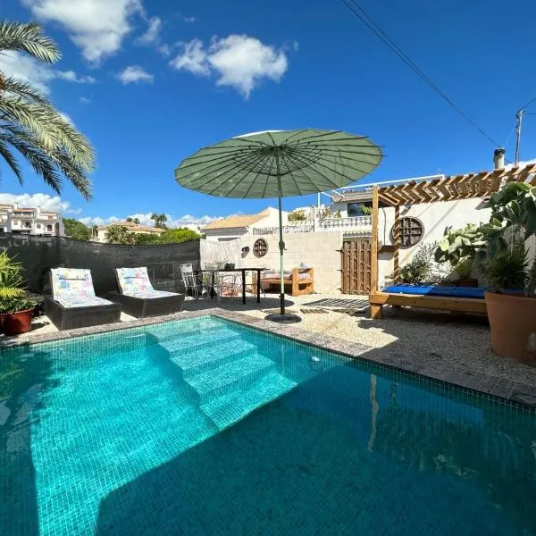 Casa Eline de Lujo Casco Antiguo Altea piscina privada y jardin，位于阿尔啼的酒店