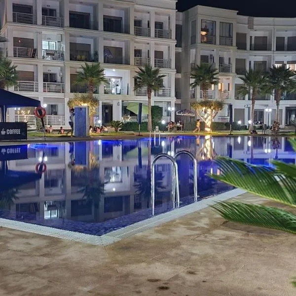 COSTA BEACH Lux Family Apartment with Pools，位于布兹尼盖的酒店
