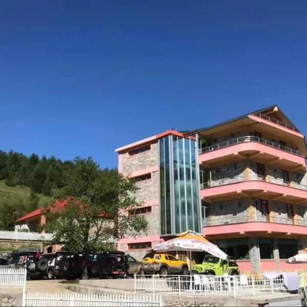 LURA Hotel，位于Lura e Vjetër的酒店