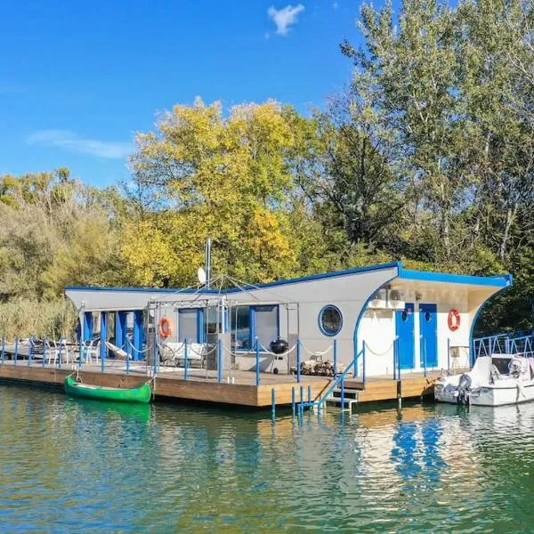 Očarujúci Houseboat na Dunaji，位于斯图帕瓦的酒店