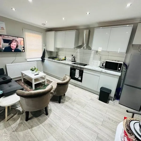 Stylish and Luxury Flat in LND，位于Ickenham的酒店