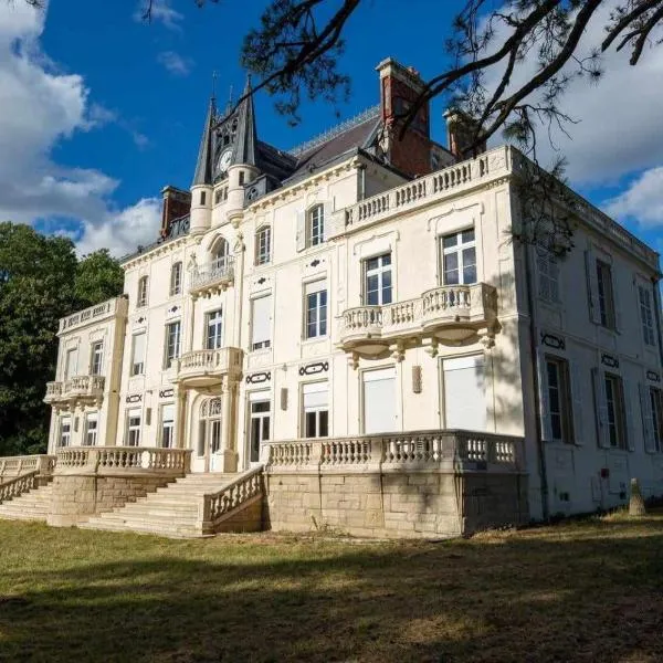 Château de la Rocherie，位于瓦雷讷沃泽勒的酒店