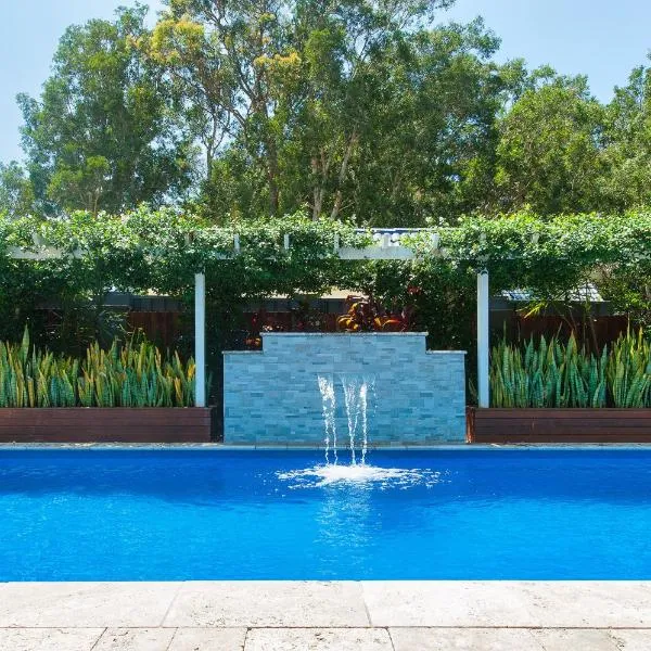 Luxury Stay with Private Heated Pool in Salamander Bay，位于萨拉曼德湾的酒店