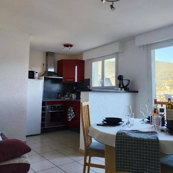 Appartement avec une belle vue sur Palalda，位于Saint-Marsal的酒店