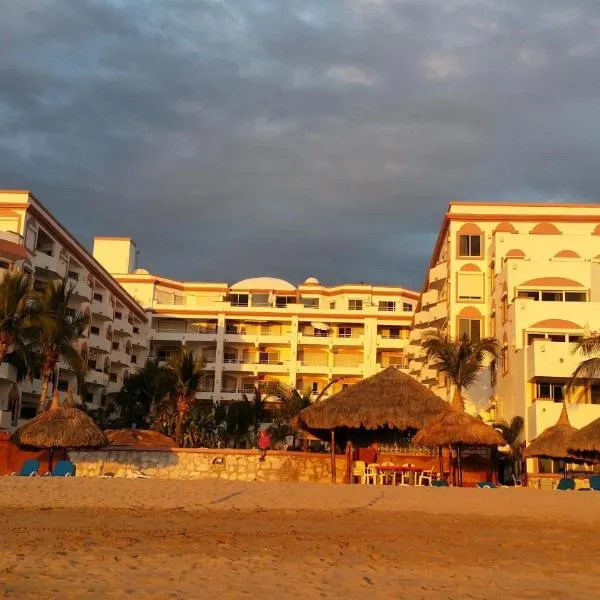 Maz4you Beachfront Condo，位于Prieto的酒店