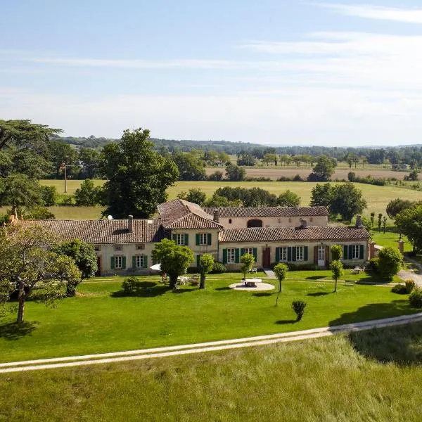 La Colonie St Joseph - Gîtes pour 6 de charme，位于Labastide-Savès的酒店