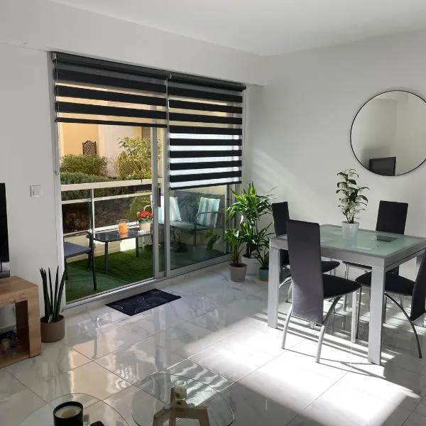 Superbe appartement carré Delfino Port de Nice，位于尼斯的酒店